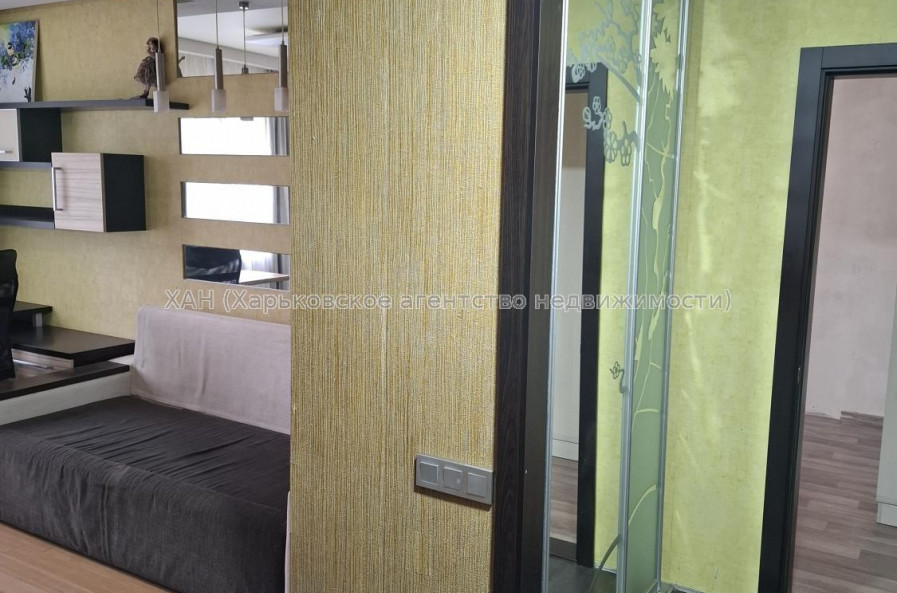 Продам квартиру, Тракторостроителей просп. , 2 кім., 46 м², частичный ремонт 