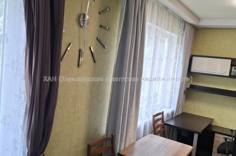 Продам квартиру, Тракторостроителей просп. , 2 кім., 45 м², частичный ремонт 