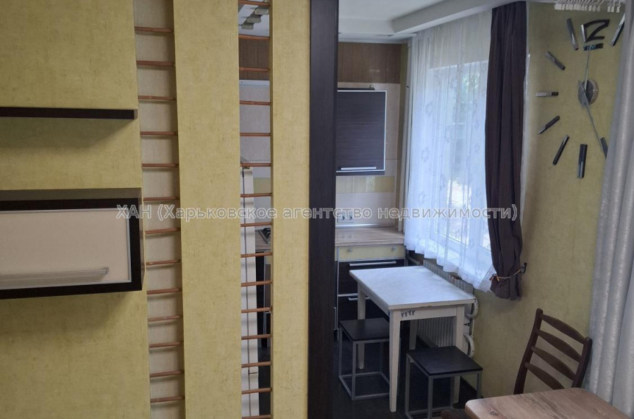 Продам квартиру, Тракторостроителей просп. , 2 кім., 45 м², частичный ремонт 