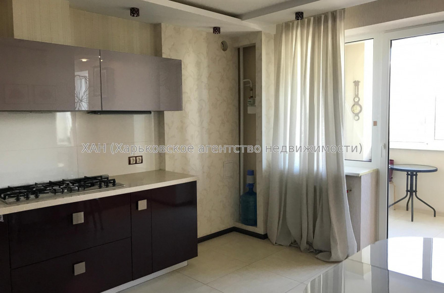 Продам квартиру, Академика Павлова ул. , 160Д , 3 кім., 121 м², евроремонт 