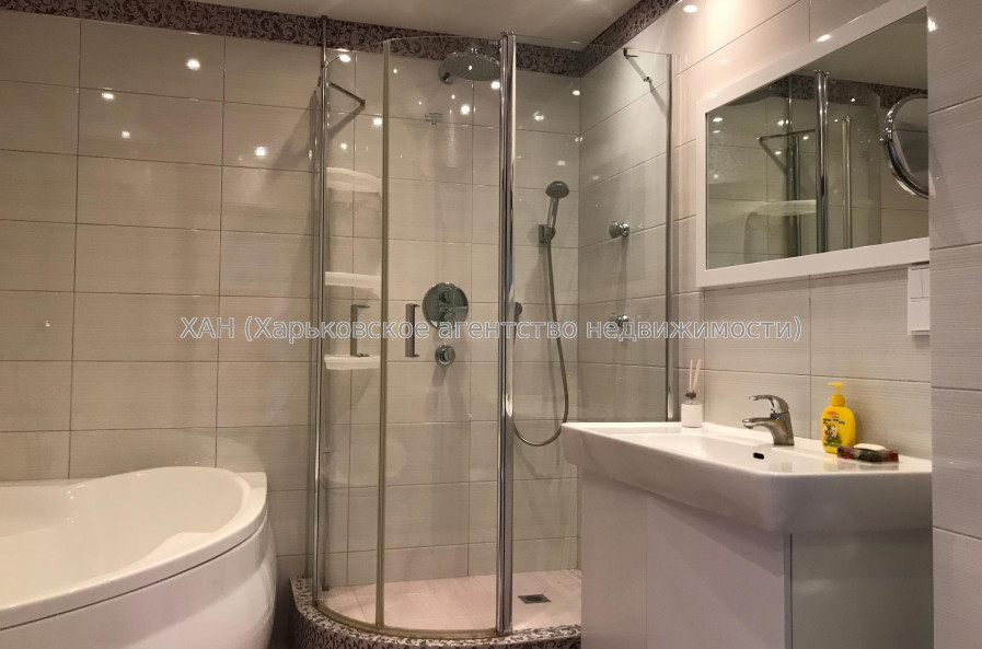 Продам квартиру, Академика Павлова ул. , 160Д , 3 кім., 121 м², евроремонт 