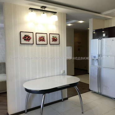 Продам квартиру, Академика Павлова ул. , 160Д , 3  ком., 121 м², евроремонт 