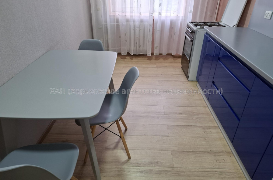 Здам квартиру, Науки просп. , 31В , 2 кім., 65 м², капитальный ремонт 