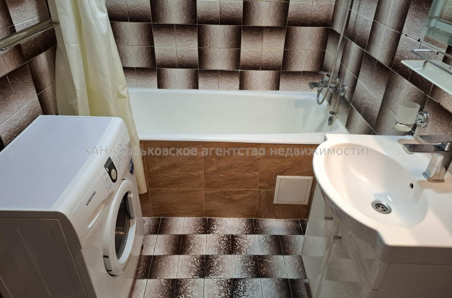 Здам квартиру, Науки просп. , 31В , 2 кім., 65 м², капитальный ремонт 