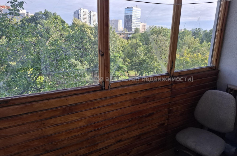 Здам квартиру, Науки просп. , 31В , 2 кім., 65 м², капитальный ремонт 