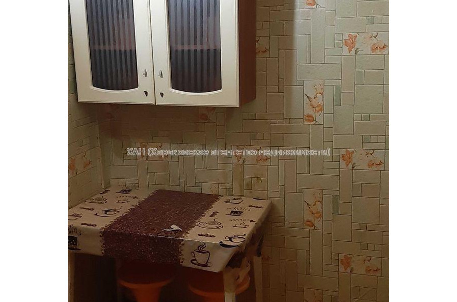 Продам квартиру, Александровский просп. , 1  ком., 27.90 м², советский ремонт 