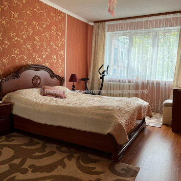 Продам квартиру, Тракторостроителей просп. , 2 кім., 47 м², капитальный ремонт 