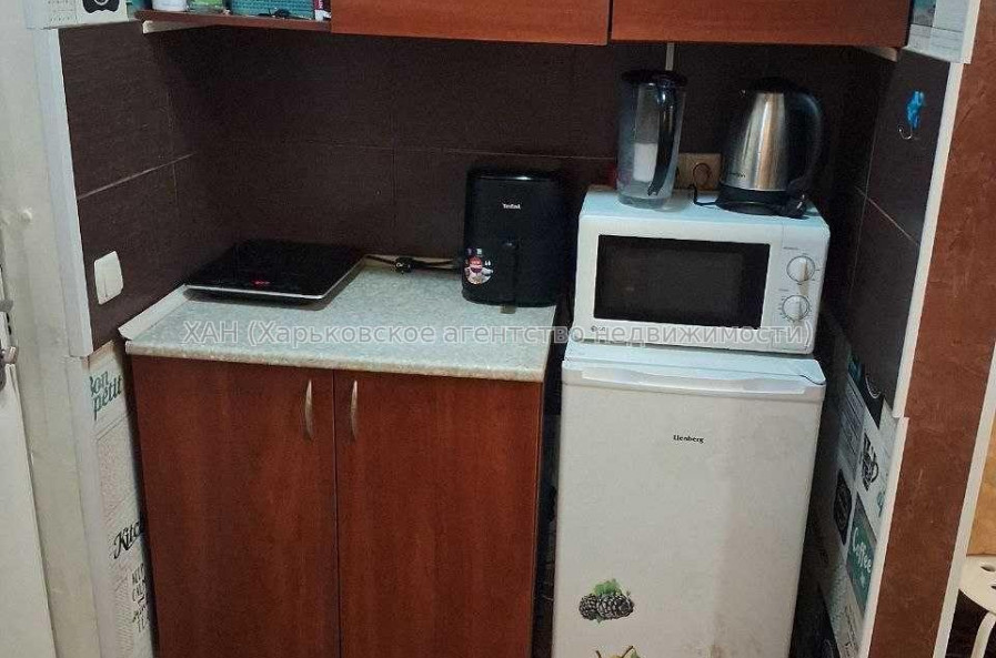 Продам квартиру, Харьковских Дивизий ул. , 1  ком., 14.50 м², капитальный ремонт 