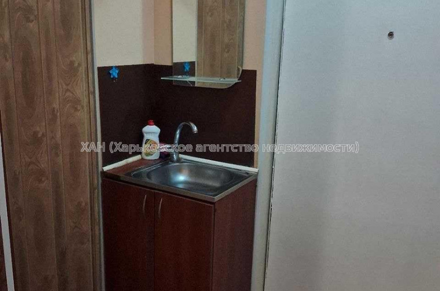 Продам квартиру, Харьковских Дивизий ул. , 1  ком., 14.50 м², капитальный ремонт 