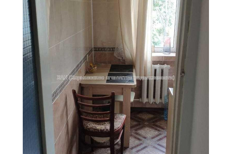 Продам квартиру, Каденюка ул. , 2  ком., 42 м², косметический ремонт 