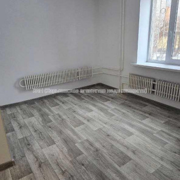 Продам квартиру, Олега Адамовского ул. , 3 кім., 68 м², советский ремонт 