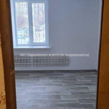 Продам квартиру, Олега Адамовского ул. , 3 кім., 68 м², советский ремонт 