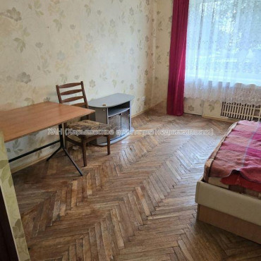 Продам квартиру, Олега Адамовского ул. , 3  ком., 68 м², советский ремонт 