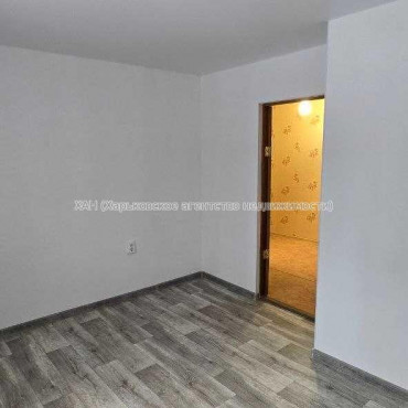 Продам квартиру, Олега Адамовского ул. , 3 кім., 68 м², советский ремонт 