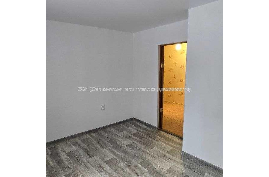 Продам квартиру, Олега Адамовского ул. , 3 кім., 68 м², советский ремонт 