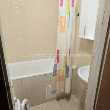 Продам квартиру, Олега Адамовского ул. , 3  ком., 68 м², советский ремонт 