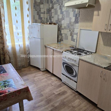 Продам квартиру, Олега Адамовского ул. , 3  ком., 68 м², советский ремонт 