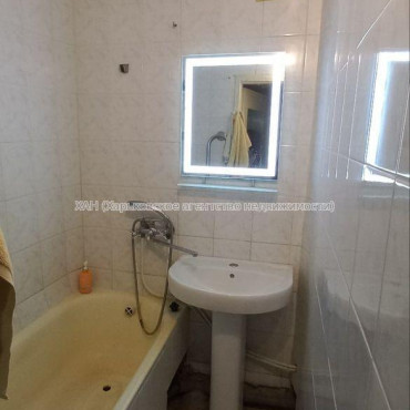 Продам квартиру, 3 кім., 65 м², косметический ремонт 