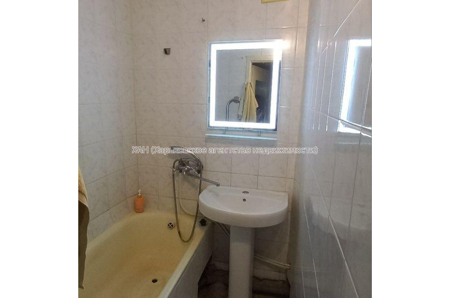 Продам квартиру, 3  ком., 65 м², косметический ремонт 