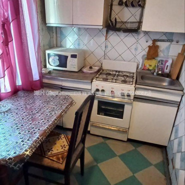 Продам квартиру, 3 кім., 65 м², косметический ремонт 