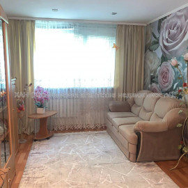 Продам квартиру, Матросова Александра ул. , 3  ком., 57 м², капитальный ремонт
