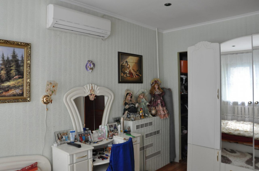 Продам квартиру, Матросова Александра ул. , 3  ком., 57 м², капитальный ремонт 