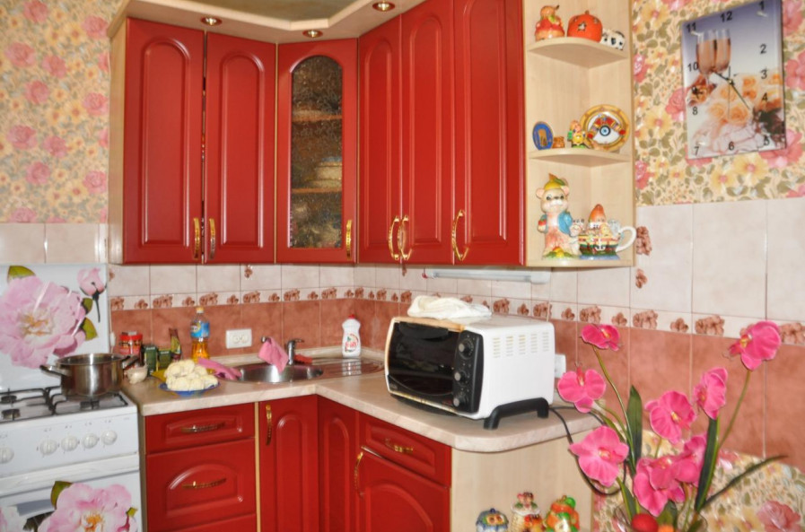 Продам квартиру, Матросова Александра ул. , 3  ком., 57 м², капитальный ремонт 
