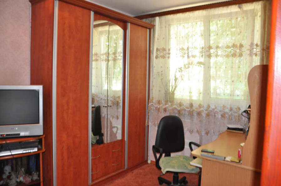 Продам квартиру, Матросова Александра ул. , 3  ком., 57 м², капитальный ремонт 