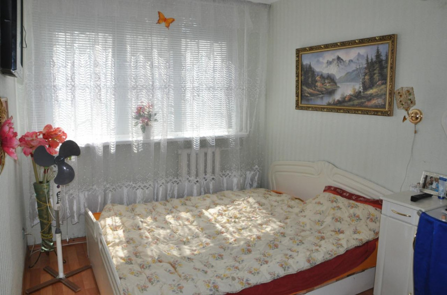 Продам квартиру, Матросова Александра ул. , 3  ком., 57 м², капитальный ремонт 
