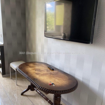 Продам квартиру, Мирослава Мисли ул. , 2  ком., 38 м², капитальный ремонт 