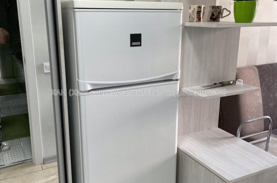Продам квартиру, Мирослава Мисли ул. , 2  ком., 38 м², капитальный ремонт 
