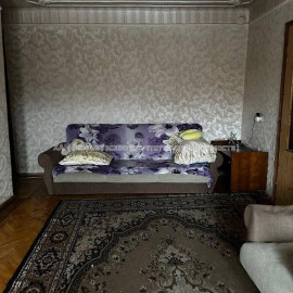 Продам квартиру, Деревянко ул. , 3  ком., 57 м², косметический ремонт