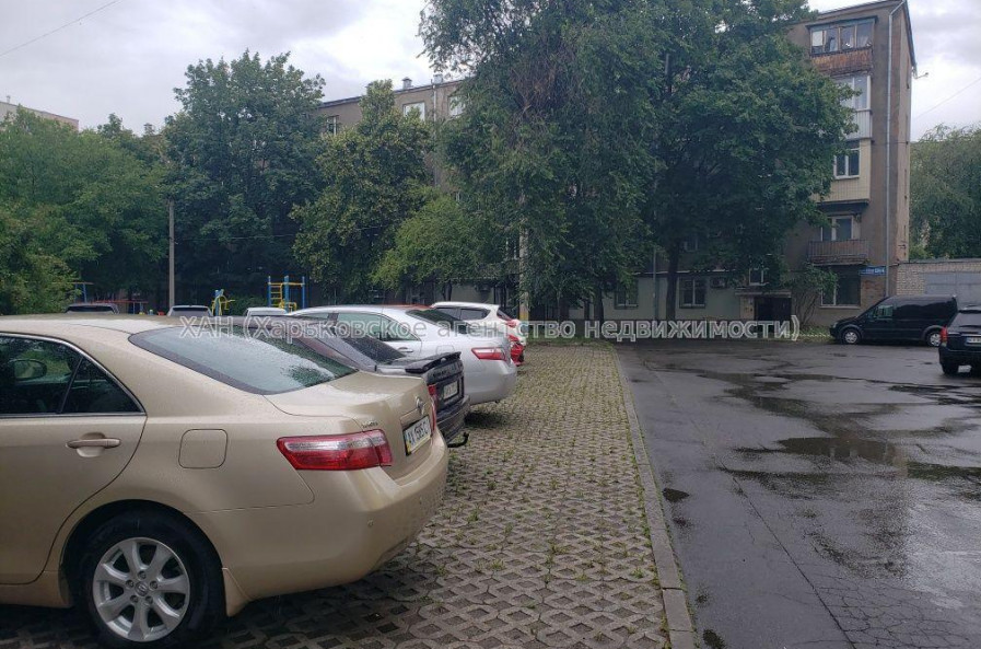 Продам квартиру, Героев Харькова просп. , 1 кім., 27 м², косметический ремонт 