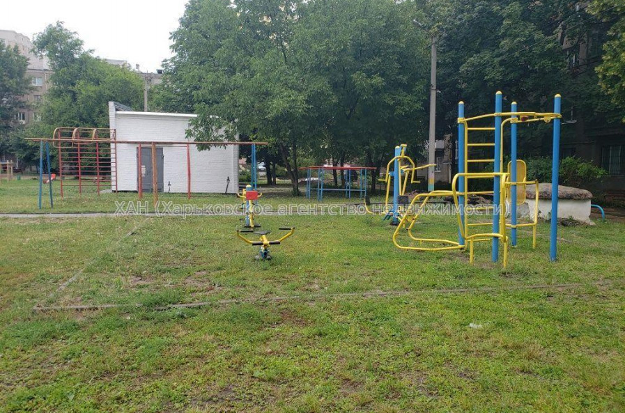 Продам квартиру, Героев Харькова просп. , 1 кім., 27 м², косметический ремонт 