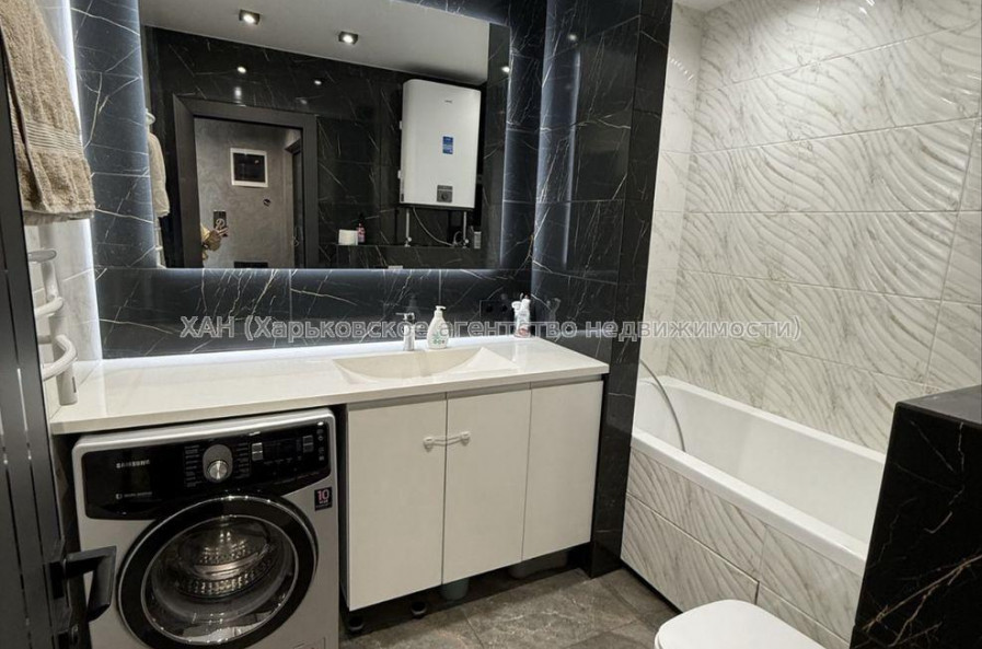 Продам квартиру, Амосова ул. , 3  ком., 66 м², евроремонт 