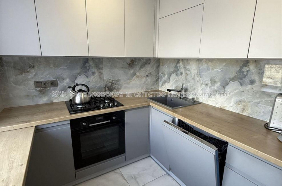 Продам квартиру, Амосова ул. , 3  ком., 66 м², евроремонт 