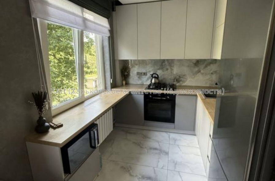 Продам квартиру, Амосова ул. , 3  ком., 66 м², евроремонт 