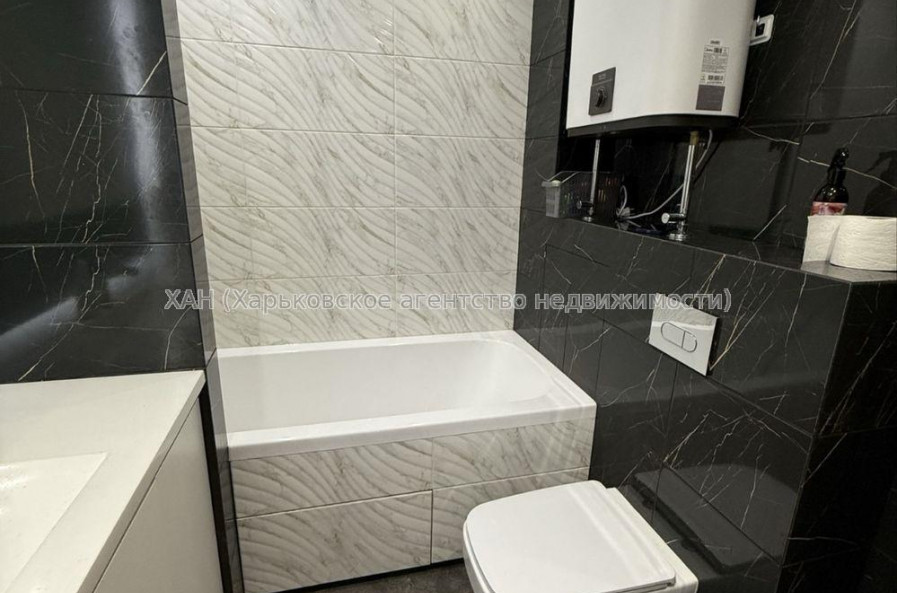 Продам квартиру, Амосова ул. , 3  ком., 66 м², евроремонт 