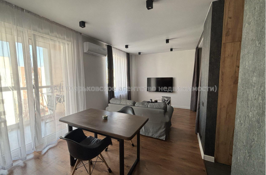 Продам квартиру, Драгоманова ул. , 1 кім., 38 м², авторский дизайн 