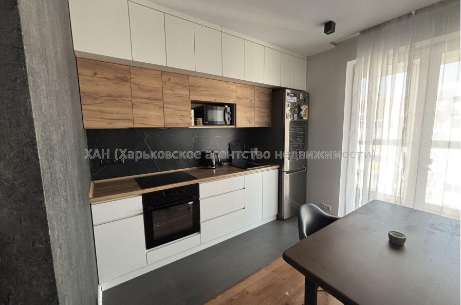Продам квартиру, Драгоманова ул. , 1 кім., 38 м², авторский дизайн 