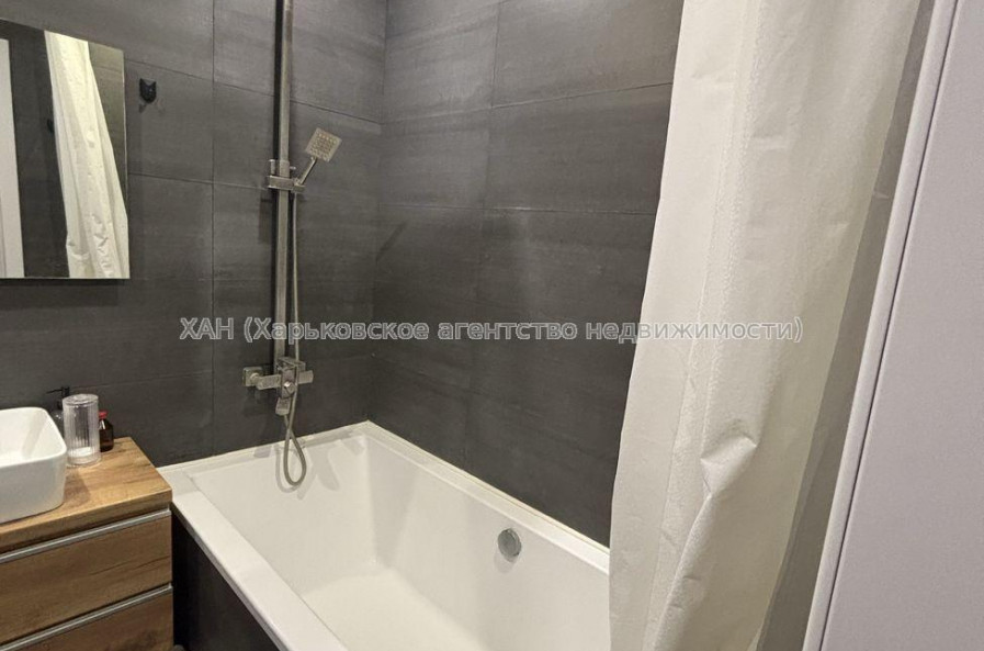 Продам квартиру, Драгоманова ул. , 1 кім., 38 м², авторский дизайн 
