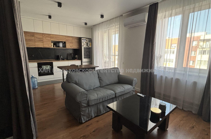 Продам квартиру, Драгоманова ул. , 1 кім., 38 м², авторский дизайн 