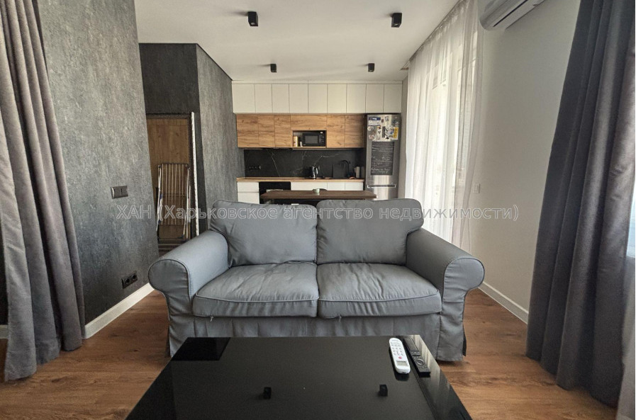 Продам квартиру, Драгоманова ул. , 1 кім., 38 м², авторский дизайн 