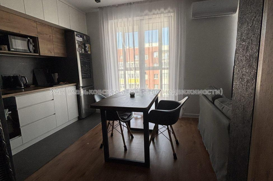 Продам квартиру, Драгоманова ул. , 1 кім., 38 м², авторский дизайн 