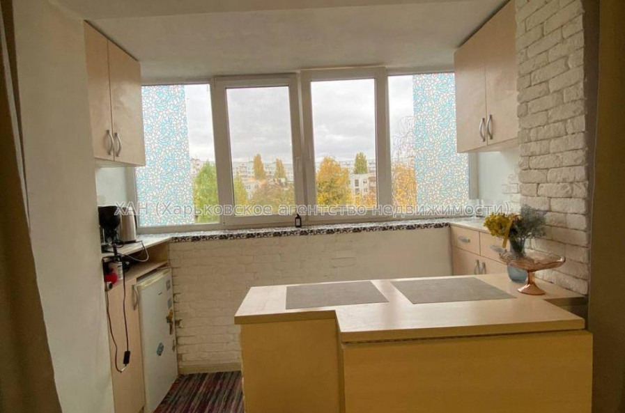 Продам квартиру, Гвардейцев Широнинцев ул. , 1  ком., 30.70 м², капитальный ремонт 