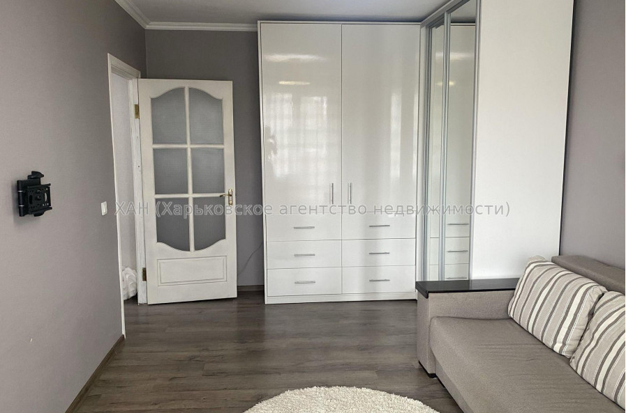 Продам квартиру, Непокоренных ул. , 1  ком., 33.20 м², капитальный ремонт 