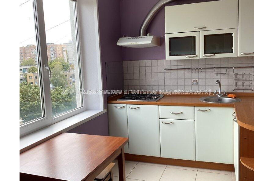 Продам квартиру, Непокоренных ул. , 1  ком., 33.20 м², капитальный ремонт 