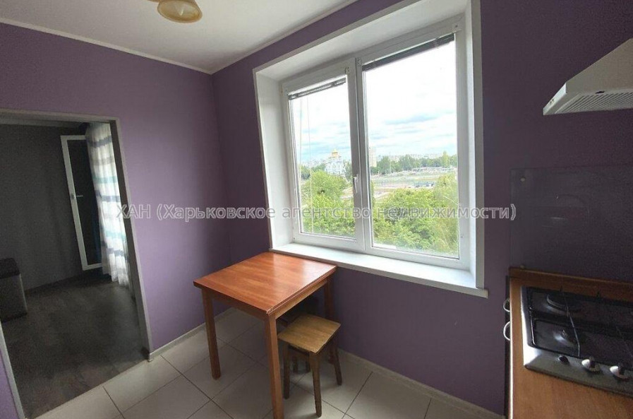 Продам квартиру, Непокоренных ул. , 1 кім., 33.20 м², капитальный ремонт 