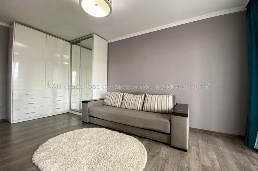 Продам квартиру, Непокоренных ул. , 1  ком., 33.20 м², капитальный ремонт 