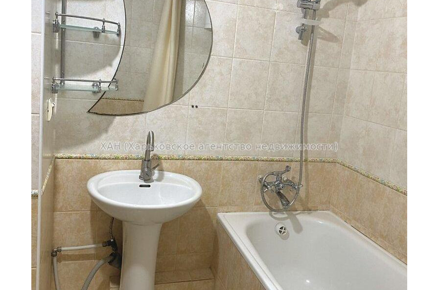 Продам квартиру, Непокоренных ул. , 1 кім., 33.20 м², капитальный ремонт 